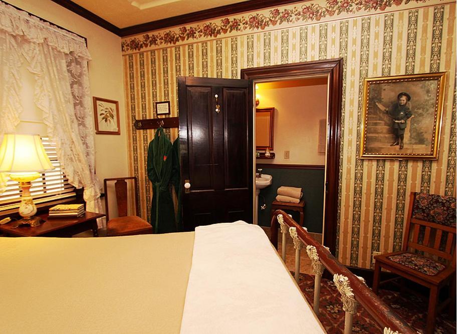 The National Hotel Джеймстаун Номер фото