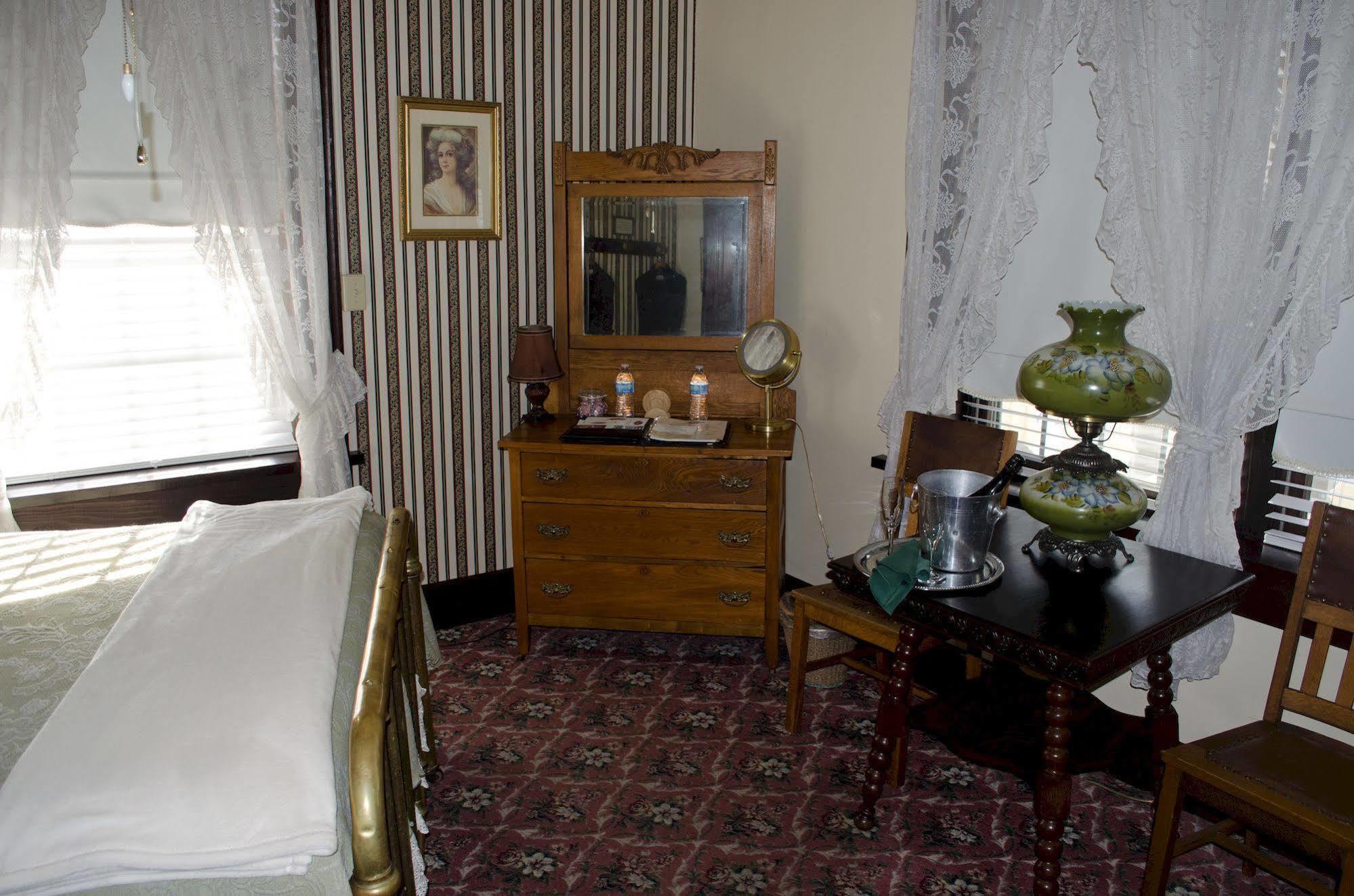 The National Hotel Джеймстаун Екстер'єр фото
